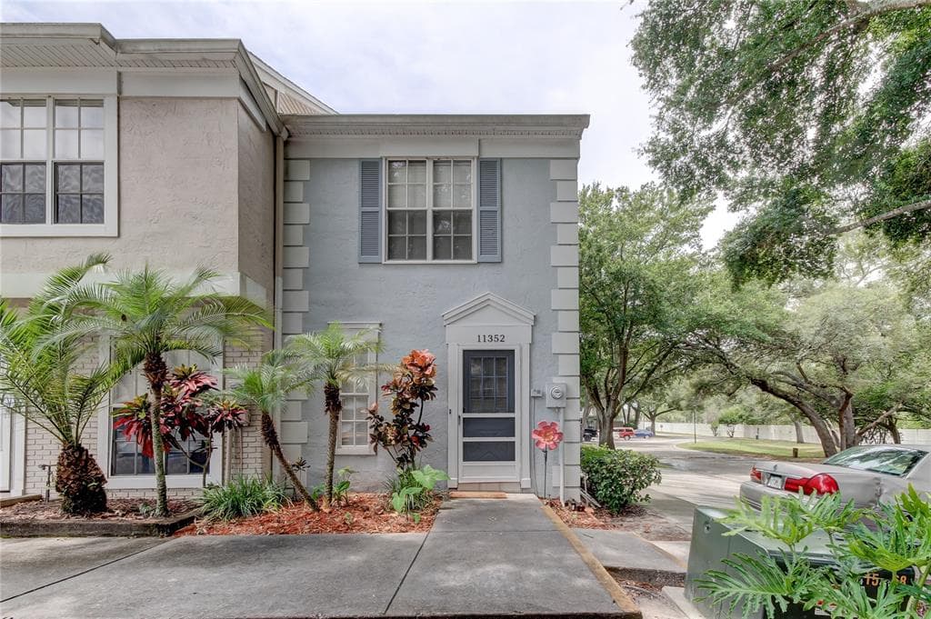 11352 GRANDVILLE DRIVE UNIT 17 TAMPA, FL 33617