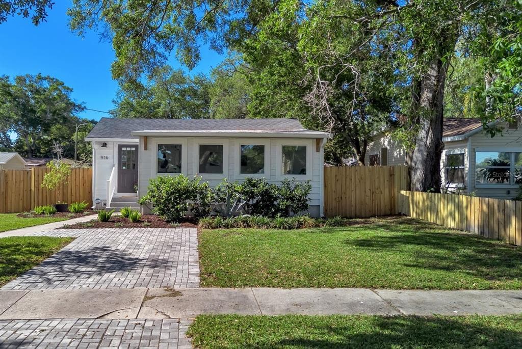 916 47TH AVENUE N ST PETERSBURG, FL 33703