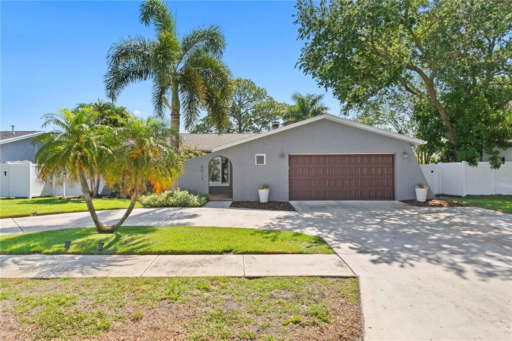 6073 TANGLEWOOD DRIVE NE ST PETERSBURG, FL 33703