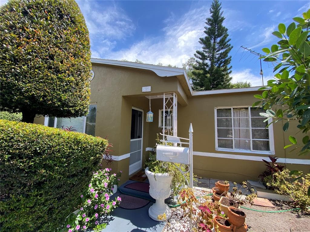 624 KINGSTON STREET S ST PETERSBURG, FL 33711