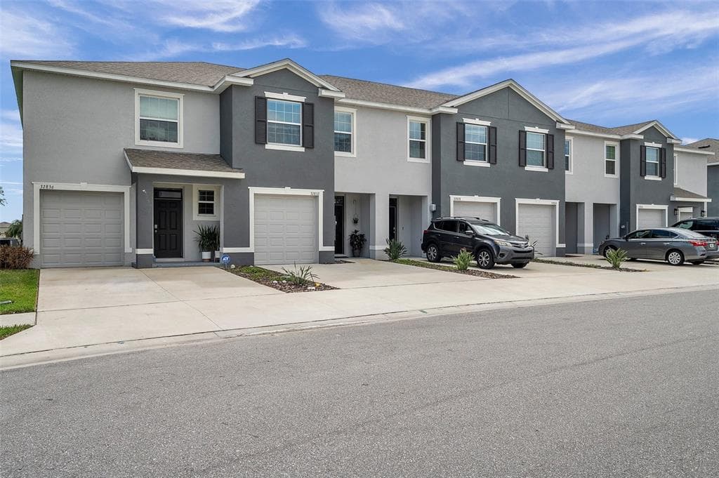 32832 PEZ LANDING LANE WESLEY CHAPEL, FL 33543