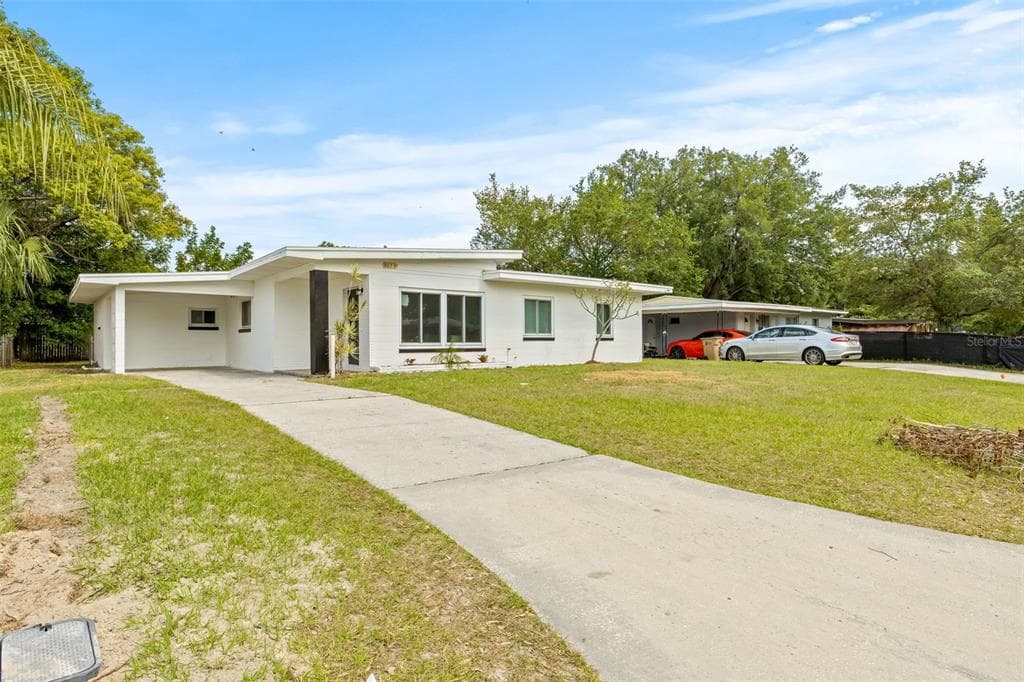 8613 SHIRLEY DR TEMPLE TERRACE, FL 33617