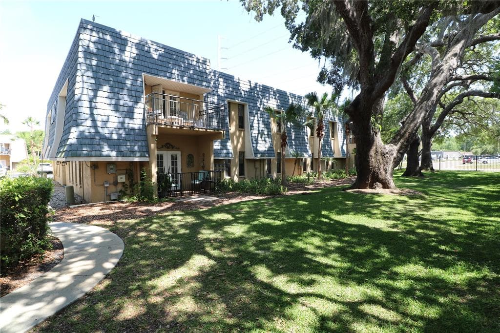 700 LYNDHURST STREET UNIT 1002 DUNEDIN, FL 34698