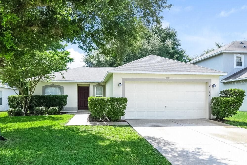 2104 AITKIN LOOP LEESBURG, FL 34748