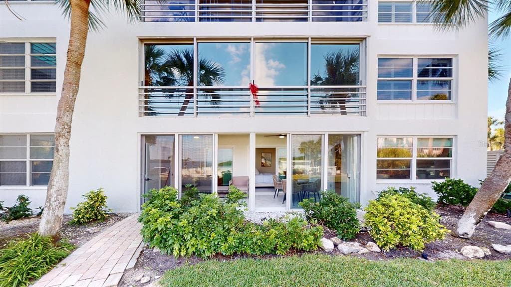 605 SUTTON PLACE PLACE UNIT 101