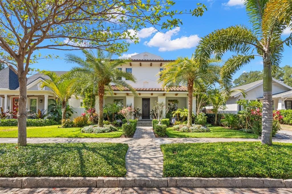 810 29TH AVENUE N ST PETERSBURG, FL 33704