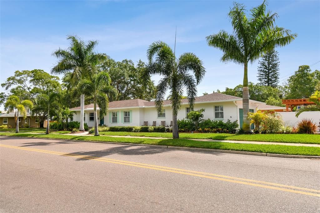 2631 1ST STREET NE ST PETERSBURG, FL 33704