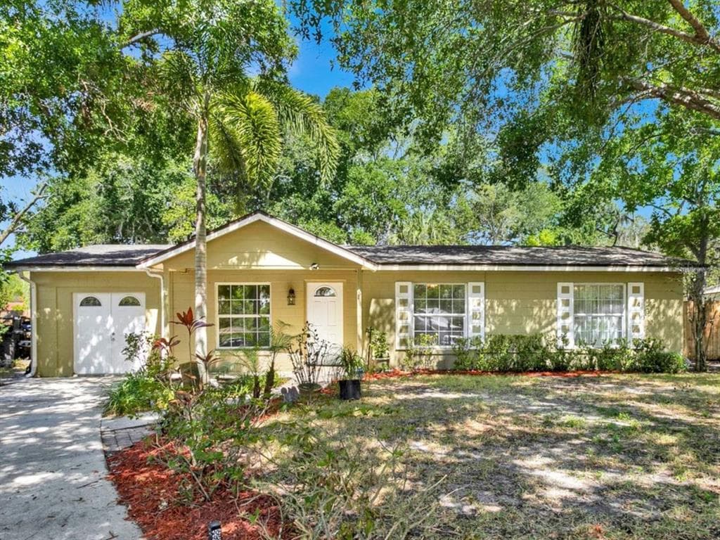 1104 DE LA KEY COURT OCOEE, FL 34761