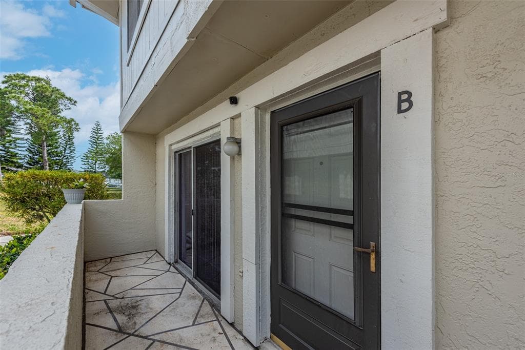 2943 BOUGH AVENUE UNIT B CLEARWATER, FL 33760