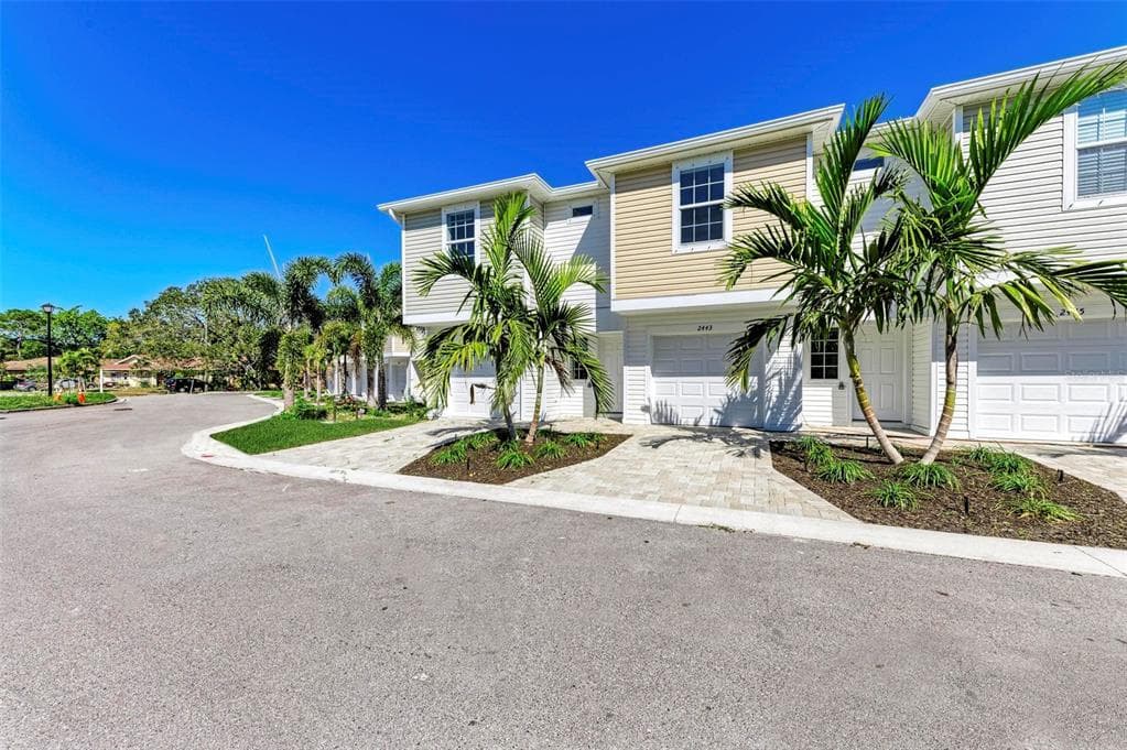 2531 6TH AVENUE E UNIT E BRADENTON, FL 34208