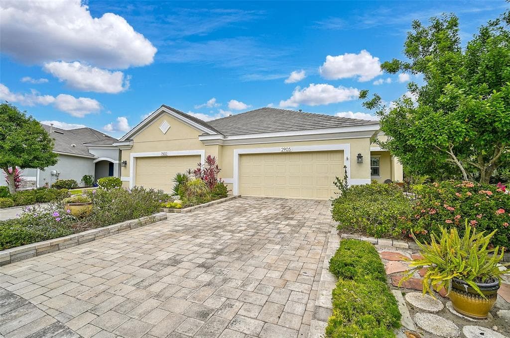 2905 TRUSTEE AVENUE SARASOTA, FL 34243