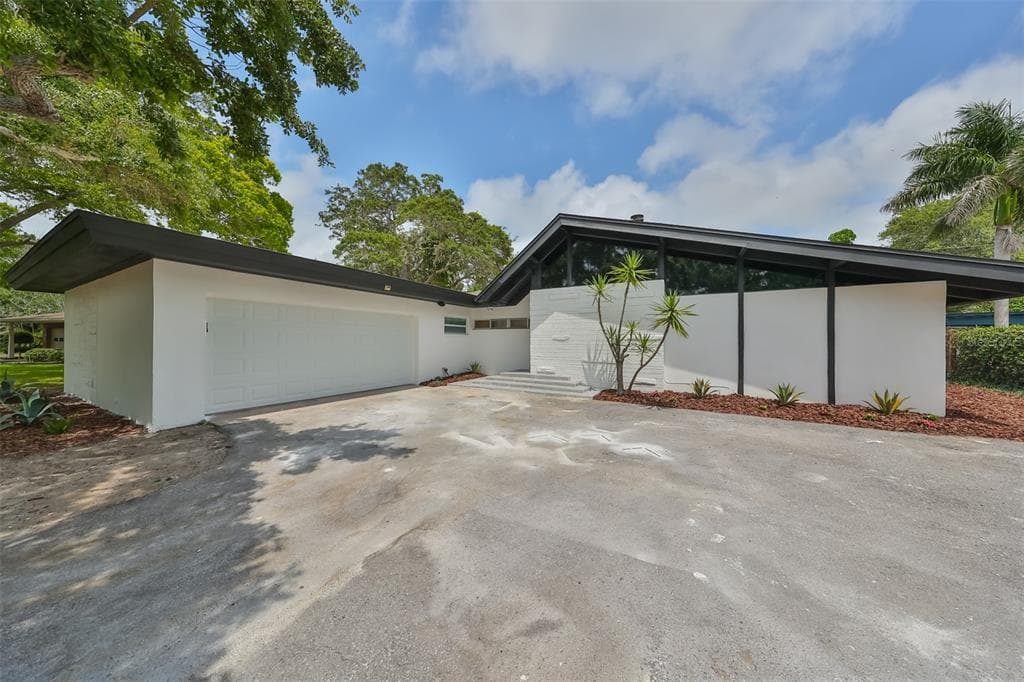 8217 FOREST CIRCLE SEMINOLE, FL 33776