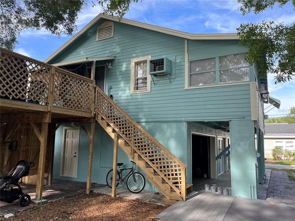 1135 QUEEN STREET N ST PETERSBURG, FL 33713