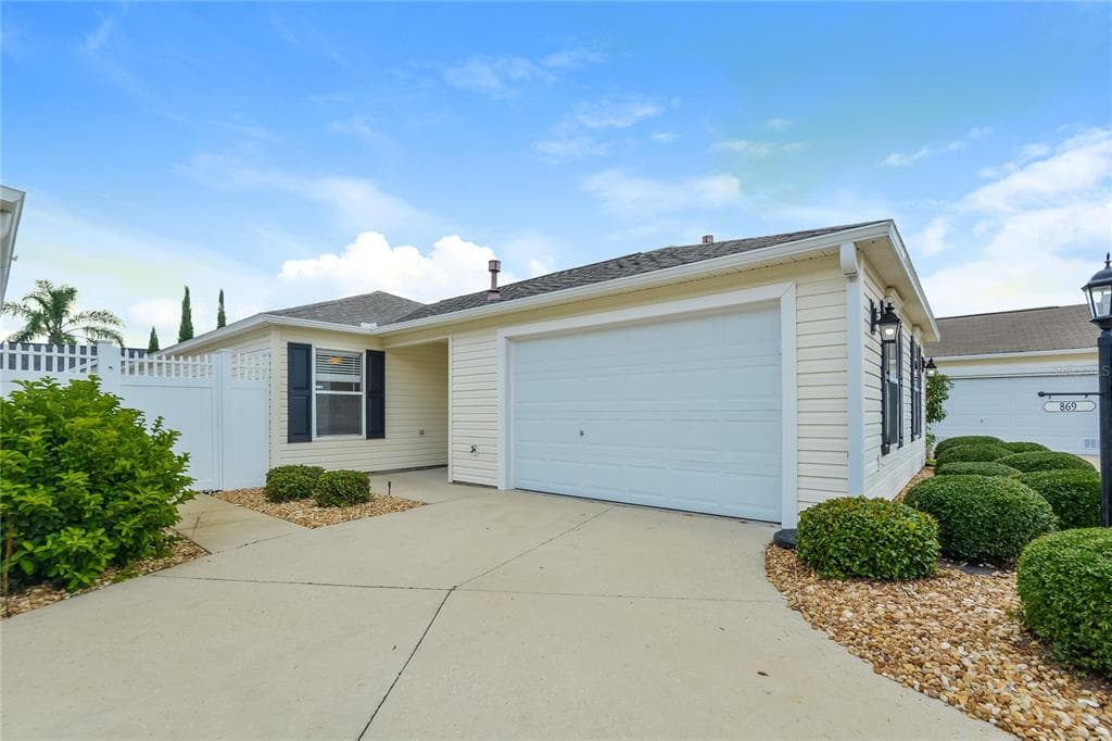869 DRAKESWOOD AVENUE THE VILLAGES, FL 32162
