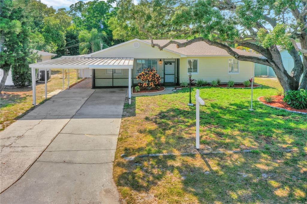 1556 YOUNG AVENUE CLEARWATER, FL 33756