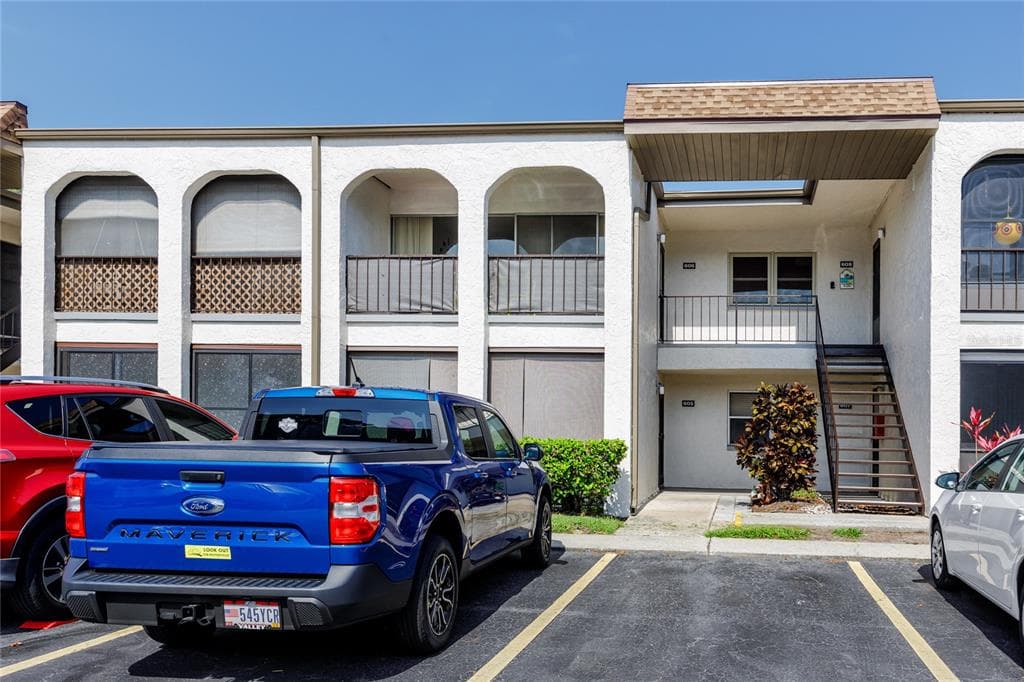 7701 STARKEY ROAD UNIT 606 SEMINOLE, FL 33777