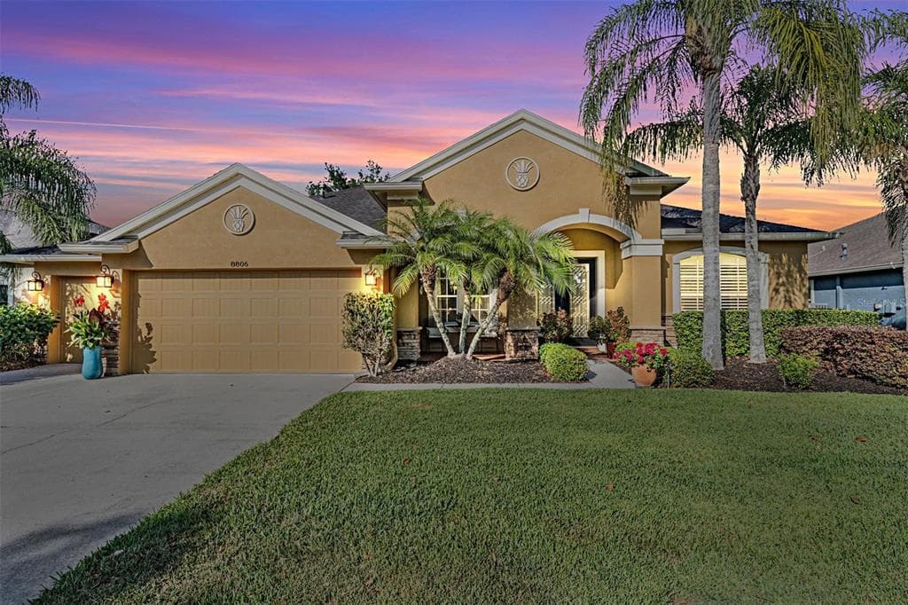 8806 CRYSTAL CREEK COURT LAND O LAKES, FL 34638