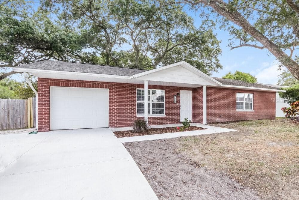 4914 REAGAN AVENUE SEFFNER, FL 33584