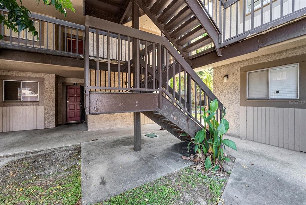 6310 NEWTOWN CIRCLE UNIT 10B5 TAMPA, FL 33615