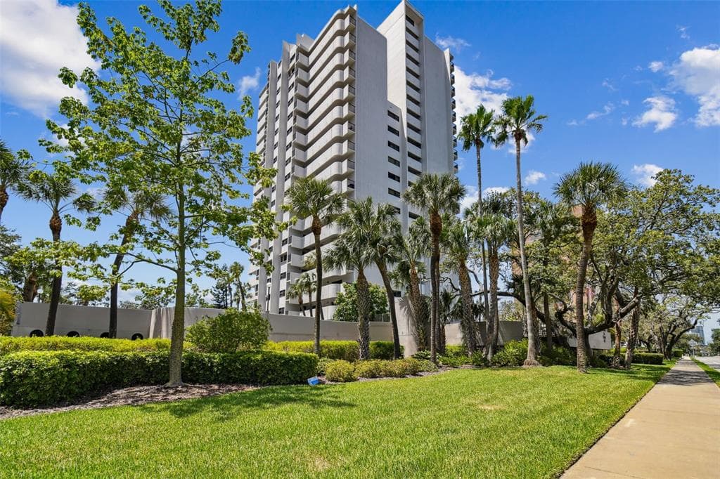 4141 BAYSHORE BOULEVARD UNIT 1703 TAMPA, FL 33611