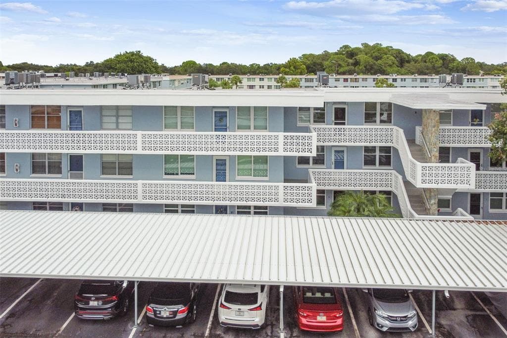 4895 BAY ST NE UNIT 114 ST PETERSBURG, FL 33703