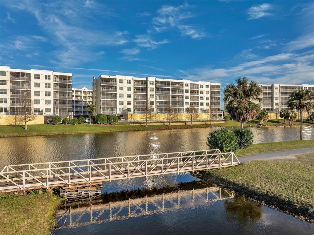 1200 COUNTRY CLUB DRIVE UNIT 5102 LARGO, FL 33771