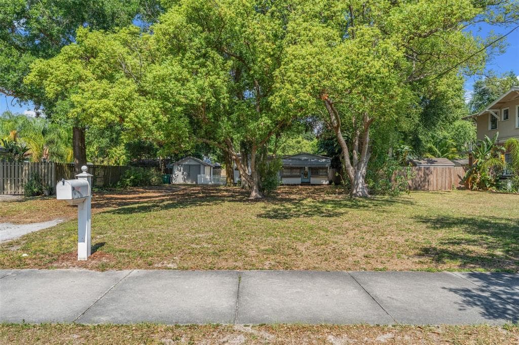5903.5 N BRANCH AVENUE TAMPA, FL 33604