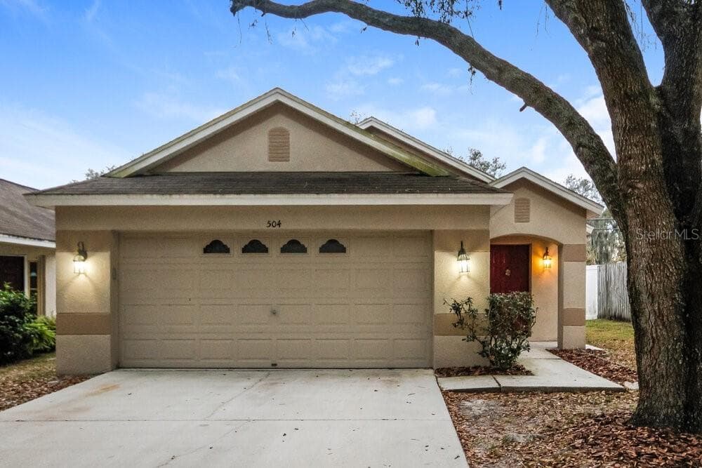 504 CAPE COD CIRCLE VALRICO, FL 33594