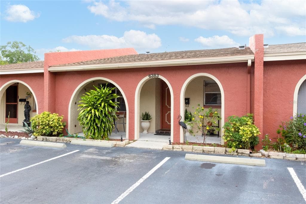 6383 BONNIE BAY CIRCLE N PINELLAS PARK, FL 33781