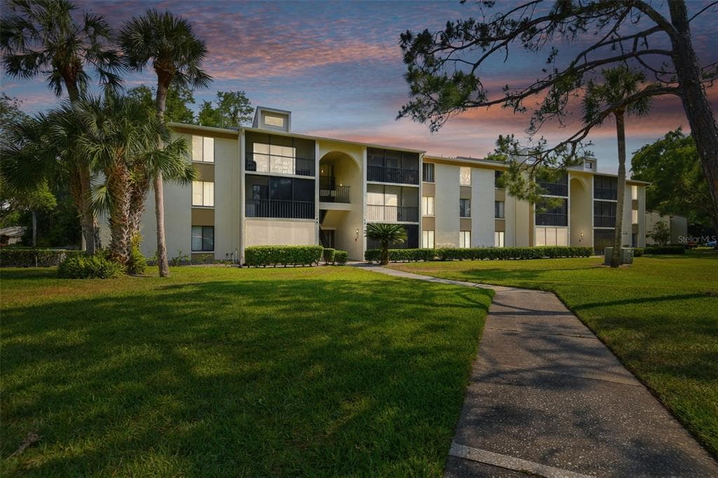 1423 PINE GLEN LANE UNIT A1 TARPON SPRINGS, FL 34688