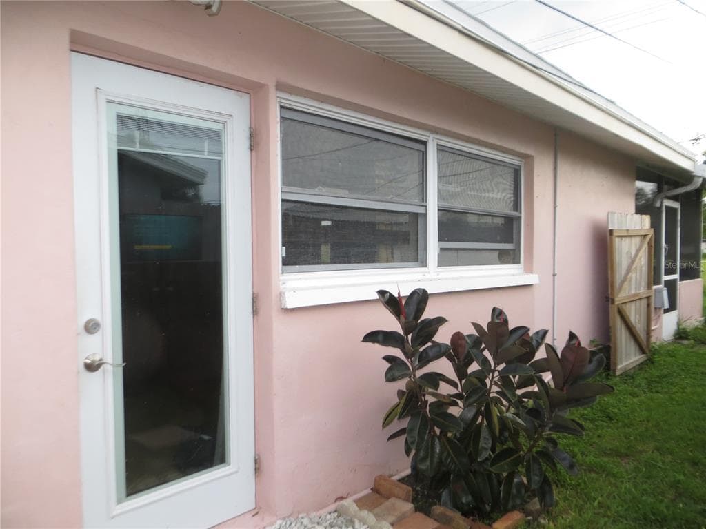 1371 SUMMERLIN DRIVE CLEARWATER, FL 33764