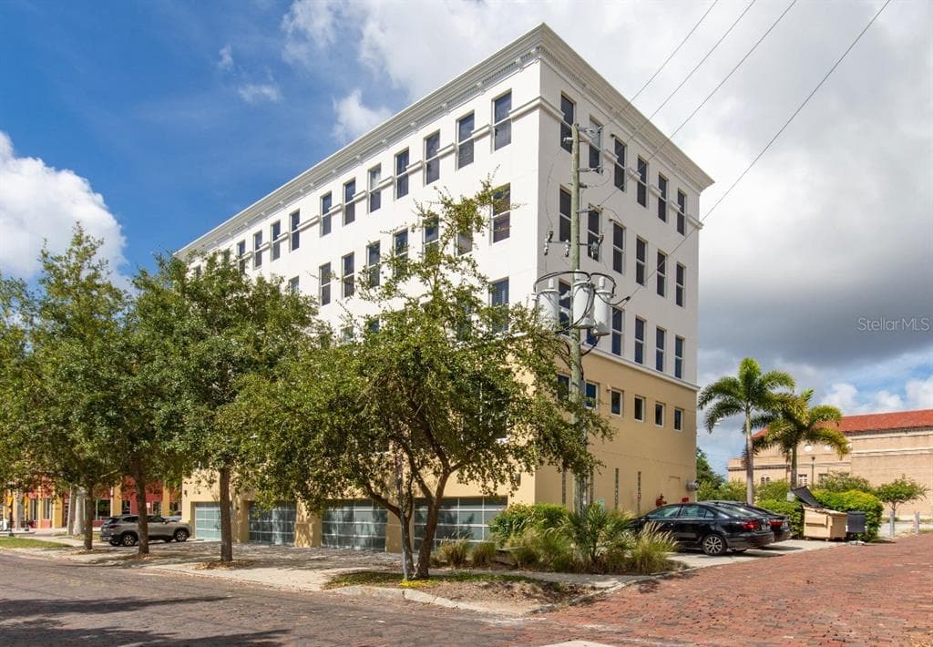 205 5TH AVENUE N UNIT 301 ST PETERSBURG, FL 33701