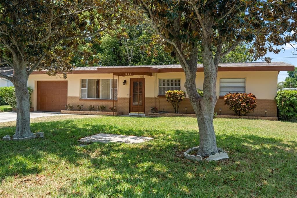 1066 OAKWOOD DRIVE DUNEDIN, FL 34698