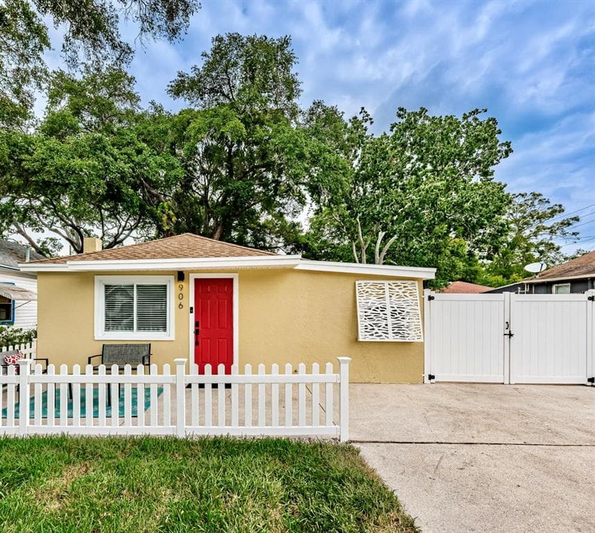 906 14TH AVENUE NW LARGO, FL 33770