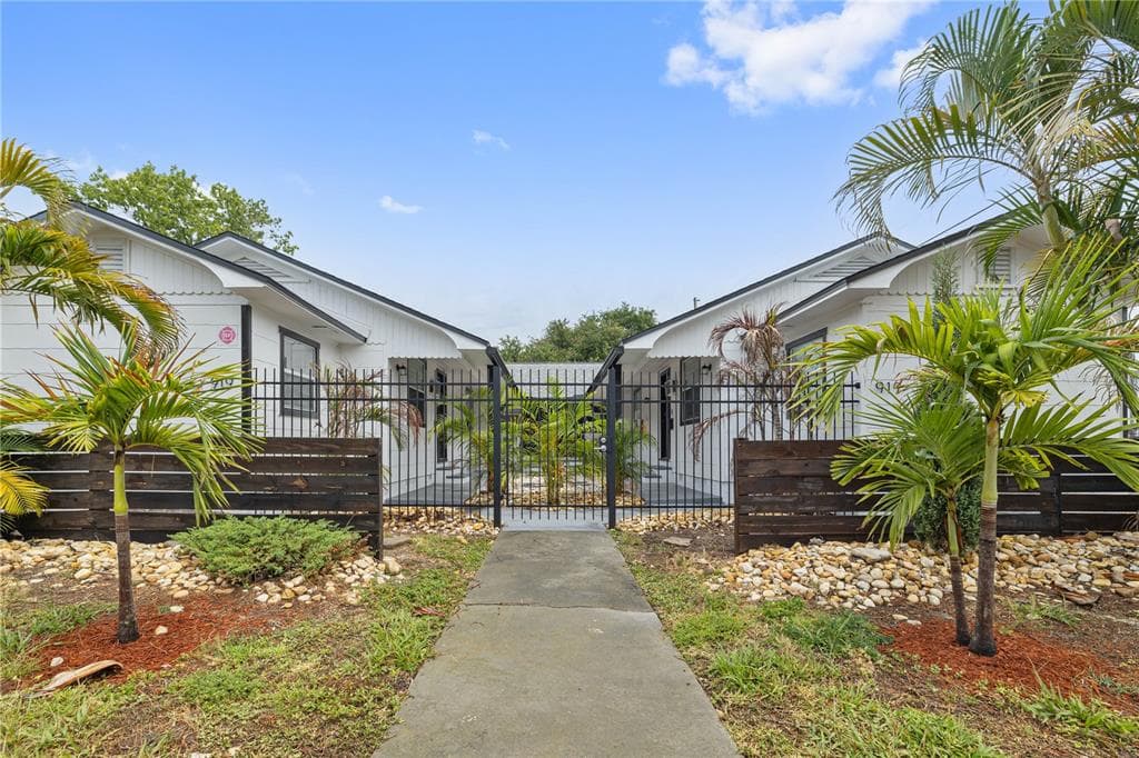 917 30TH AVENUE N UNIT 1 ST PETERSBURG, FL 33704