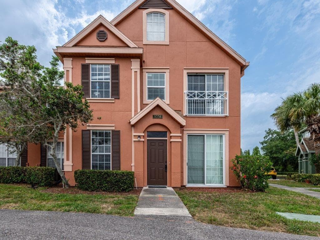 9356 LAKE CHASE ISLAND WAY UNIT 9356 TAMPA, FL 33626