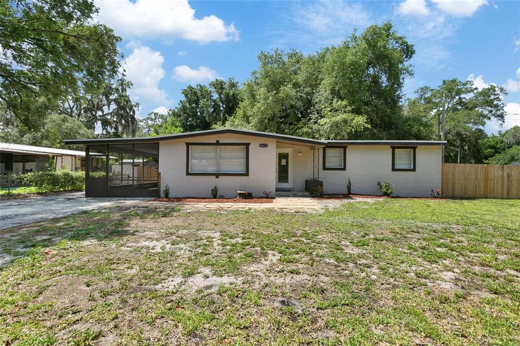 10605 1ST STREET THONOTOSASSA, FL 33592