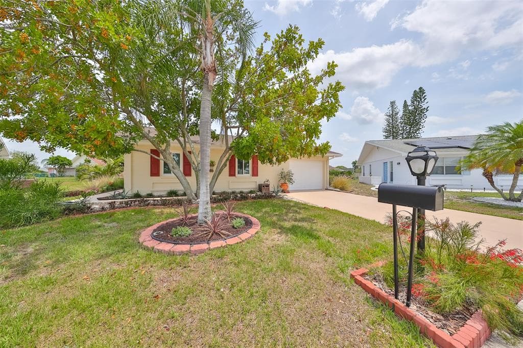 207 GENET COURT SUN CITY CENTER, FL 33573