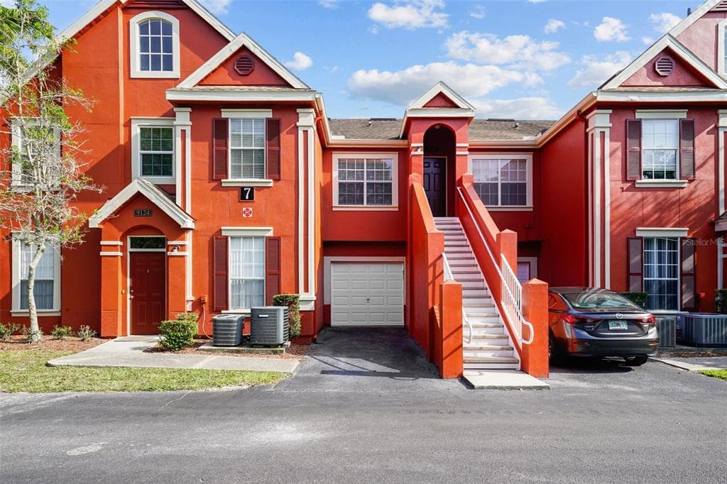 9122 LAKE CHASE ISLAND WAY TAMPA, FL 33626