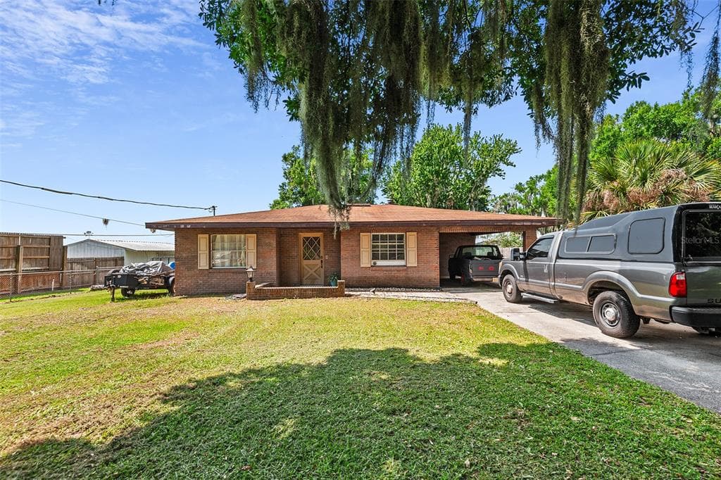 1713 FLINT DRIVE AUBURNDALE, FL 33823