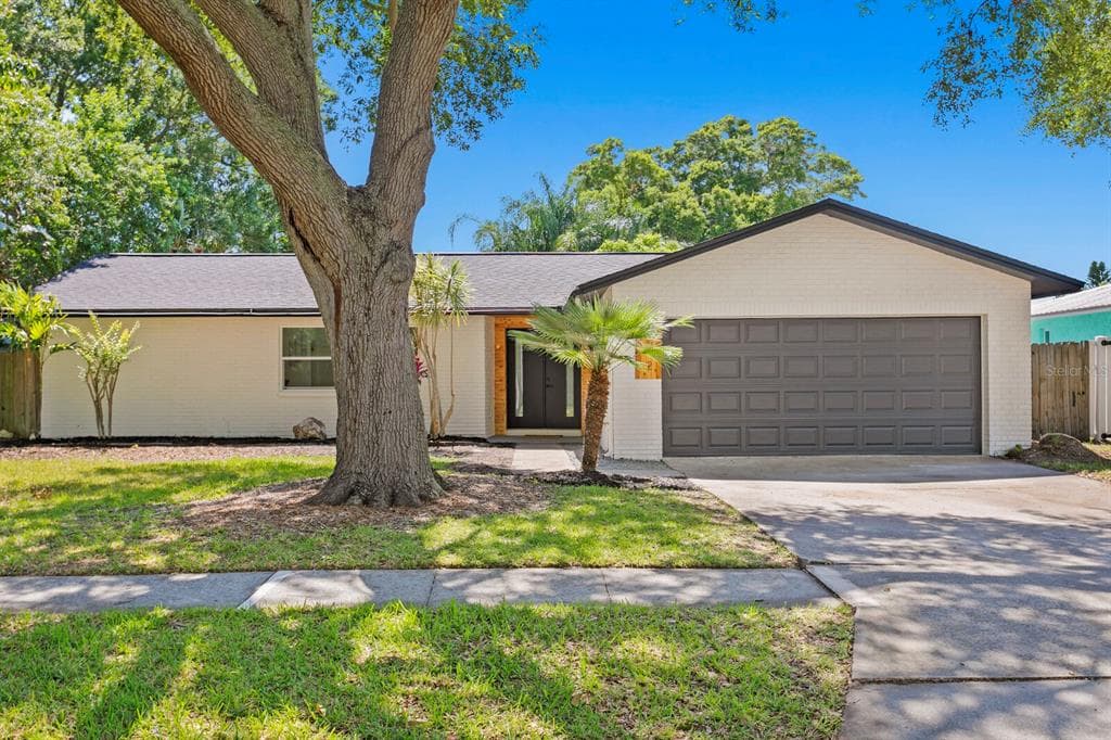 1242 DINNER BELL LANE E