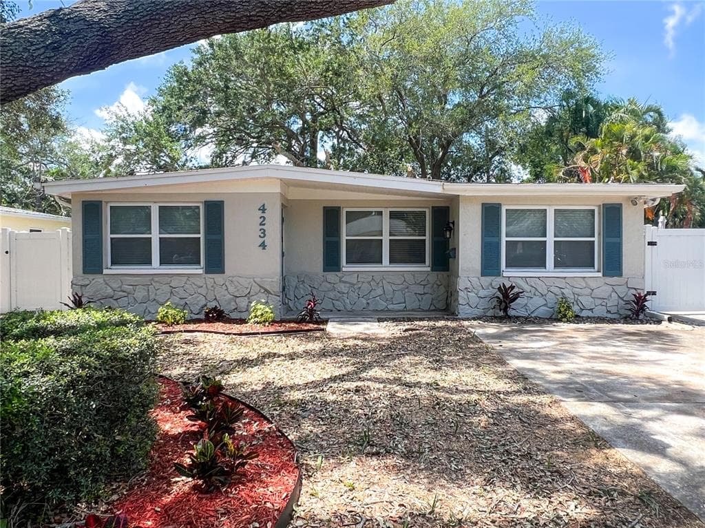 4234 HELENA STREET NE ST PETERSBURG, FL 33703