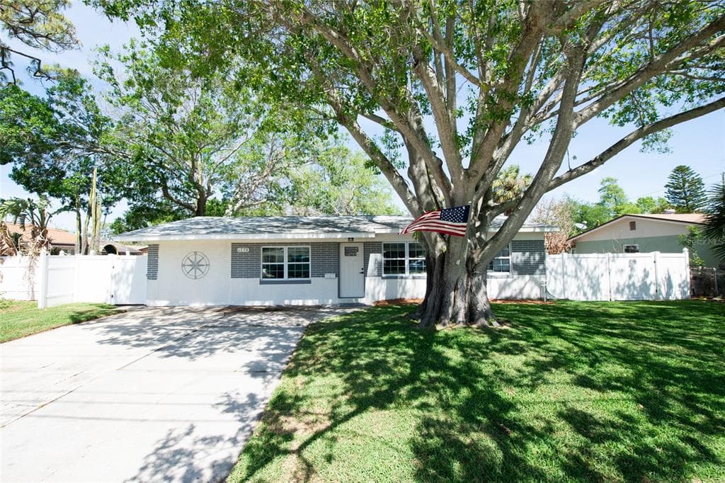 1779 SHORE ACRES BOULEVARD NE ST PETERSBURG, FL 33703