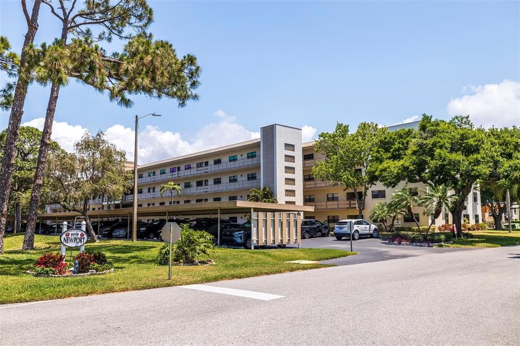 6070 80TH STREET N UNIT 101 ST PETERSBURG, FL 33709