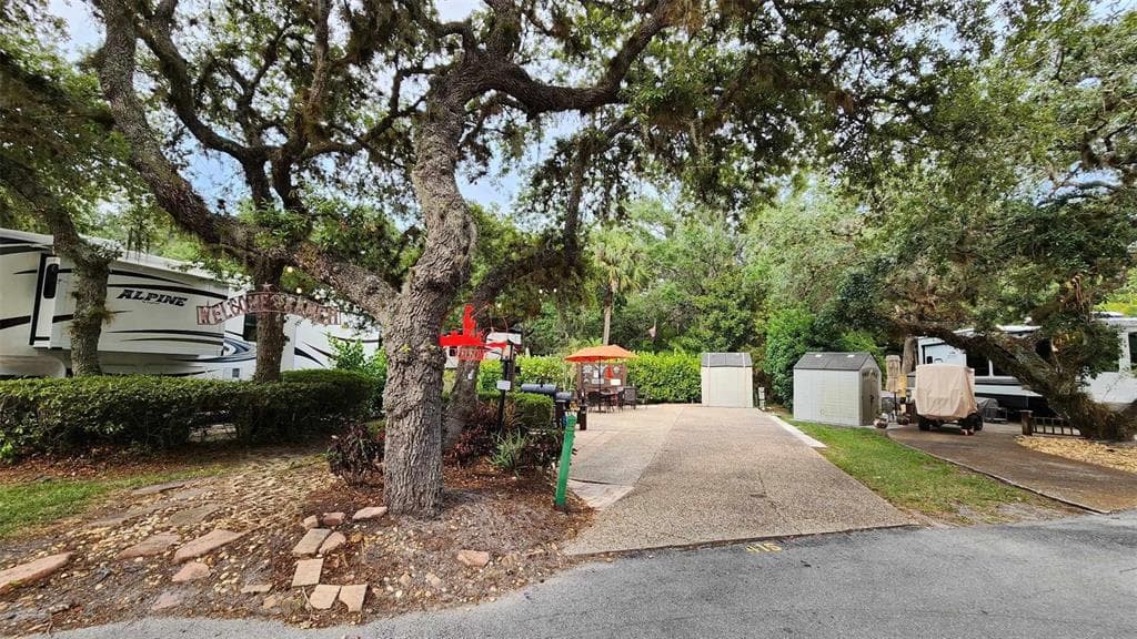 415 LONGHORN DRIVE RIVER RANCH, FL 33867