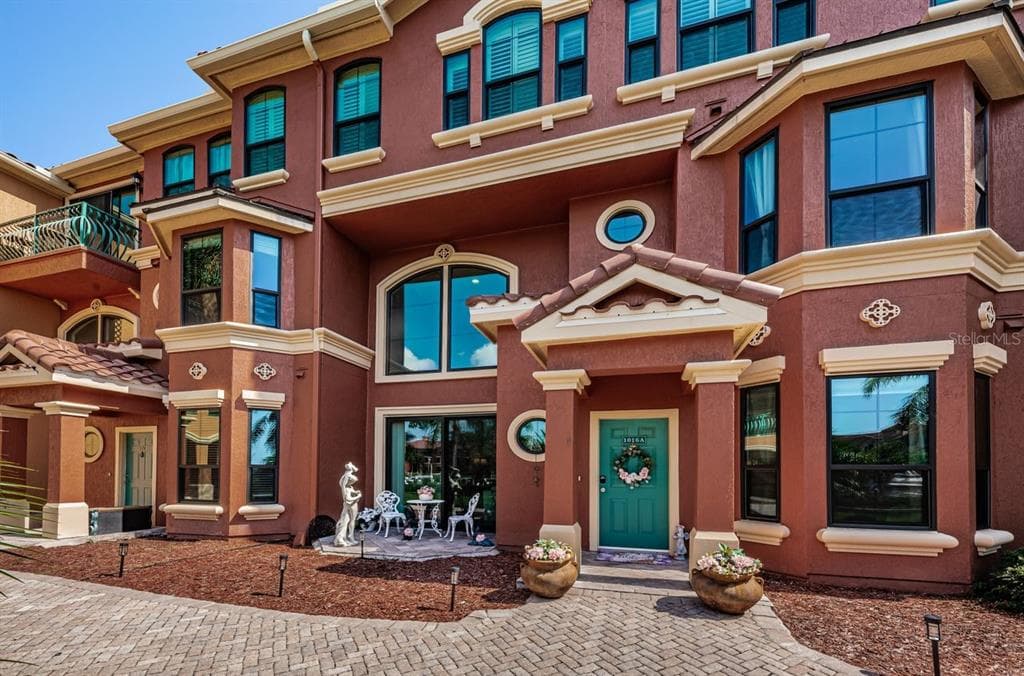 2749 VIA CIPRIANI UNIT 1016A