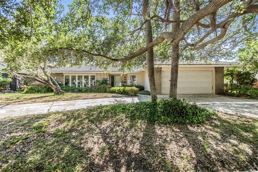 678 HARBOR ISLAND CLEARWATER BEACH, FL 33767