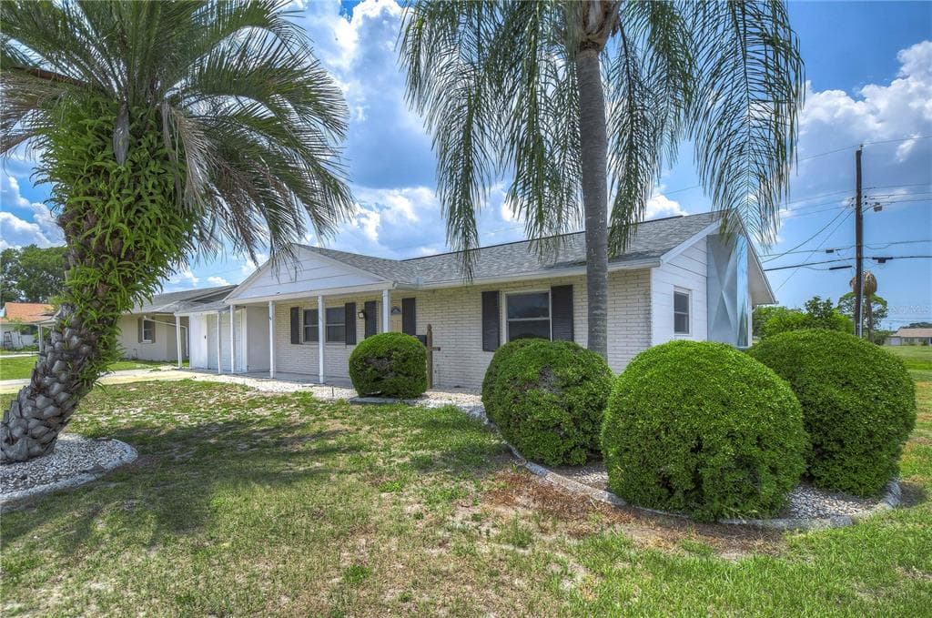 1104 DESERT HILLS DRIVE SUN CITY CENTER, FL 33573