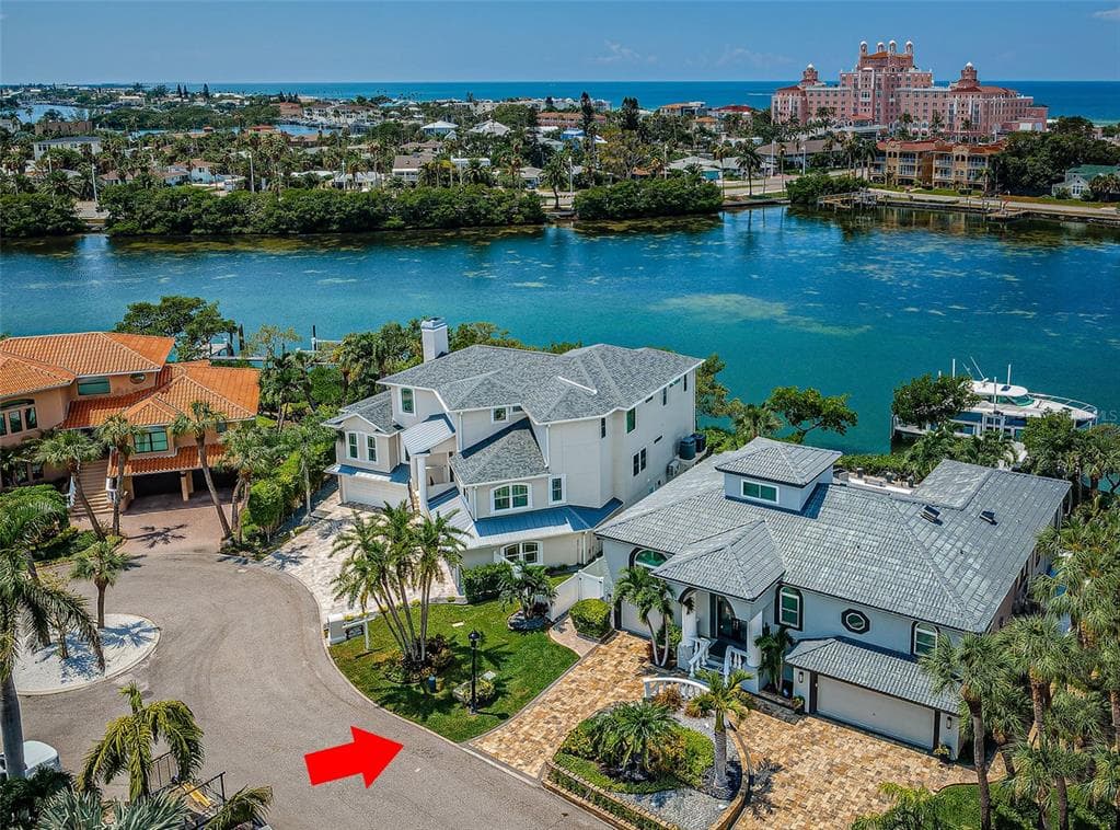 2 MANGROVE POINT ST PETE BEACH, FL 33706