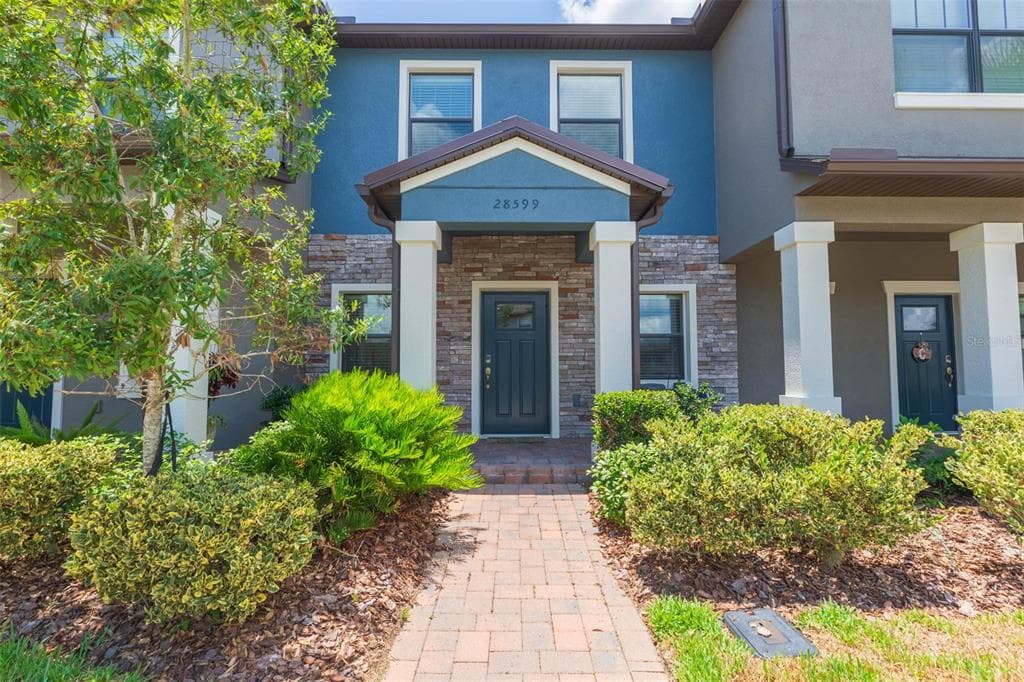 28599 TRANQUIL LAKE CIRCLE WESLEY CHAPEL, FL 33543
